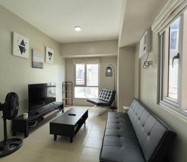 Pio del Pilar Apartamento | 1BR Avida San Lorenzo Condo w Parking WiFi Tower 2 in Makati City
