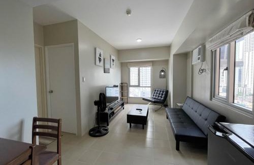 Pio del Pilar Apartamento | 1BR Avida San Lorenzo Condo w Parking WiFi Tower 2 in Makati City