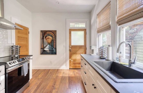 Uptown Apartamento | 1BR Boutique Flat Prime NW Location