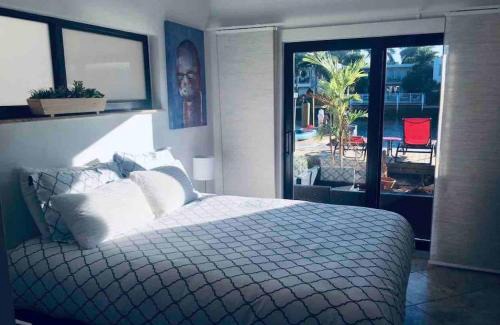 Hendricks and Venice Isles Casa | 1BR C direct on the water shared deck Free kayaks