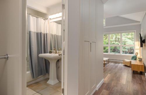 Whistler Creekside Casa | 1BR Condo, Close to Creekside Gondola by Harmony Whistler Vacations
