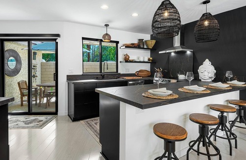 Cathedral City Condominio | CCCC Gorgeous Remodel with Stellar Views