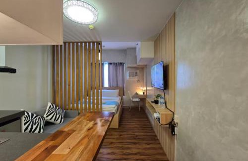 Pembo Hotel | 1BR Condotel Ridgewood Towers Near BGC Airport #RW17