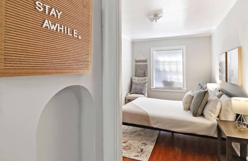 Cragin Apartamento | Contemporary 1BR Apartment with Laundry Facility
