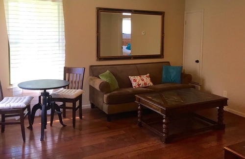 Wetmore Cabaña | 1BR Cottage vistas a la hermosa cama de Texas Creek