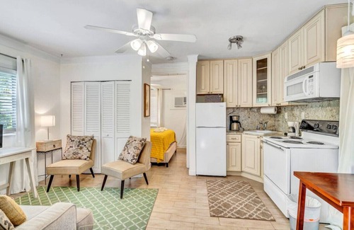 Victoria Park Casa | 1BR Cottage with Heated Pool in Victoria Park