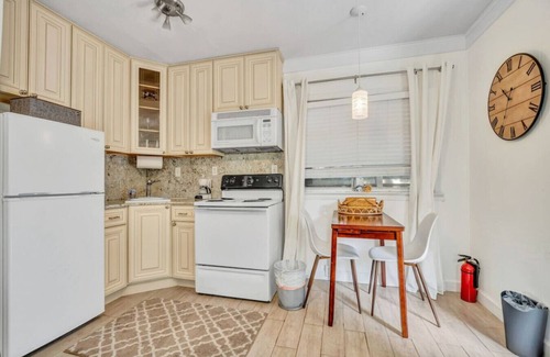 Victoria Park Casa | 1BR Cottage with Heated Pool in Victoria Park