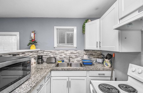 Park Place Apartamento | Spacious Apt | 3 Full Beds | Gated Parking
