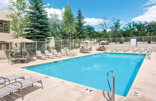 Taos Condominio | 1br Cozy Pueblo Style Condo w/ Stunning Views