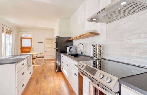 Uptown Apartamento | 1BR Fast WiFi Walk to Dining & Breweries