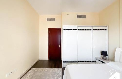 Al Hamra Village Apartamento | 1BR Getaway in RAK l Balcony , Pool and Gym Access