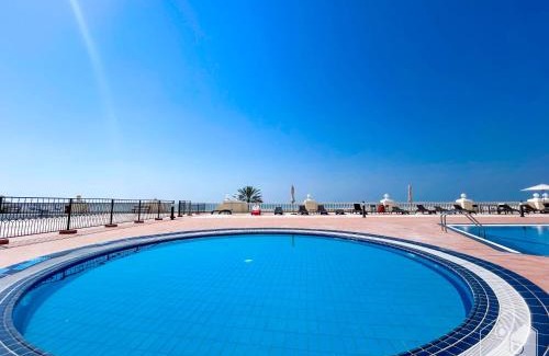 Al Hamra Village Apartamento | 1BR Getaway in RAK l Balcony , Pool and Gym Access