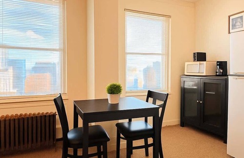 Gold Coast Apartamento | 1BR Gold Coast Vintage Gem