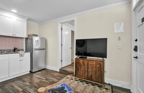 Safety Harbor Hotel | 1BR Downtown Suite | Cozy Queen Bed Harbor