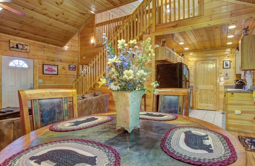 Gatlinburg - Pigeon Forge Chalet De Esquí | 1BR, hot tub, jacuzzi. Free attraction tickets!