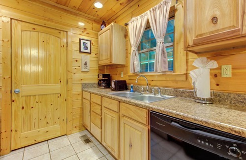 Gatlinburg - Pigeon Forge Chalet De Esquí | 1BR, hot tub, jacuzzi. Free attraction tickets!