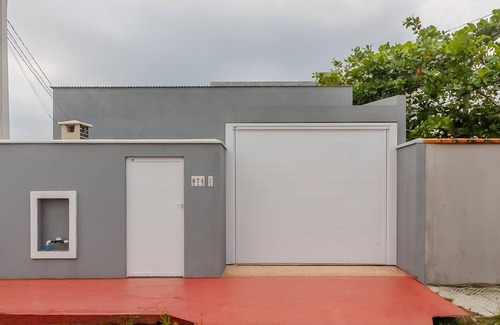 Praia da Armacao do Itapocoroi Apartamento | 1BR House w/BBQ & Garage in Penha Jcs0004