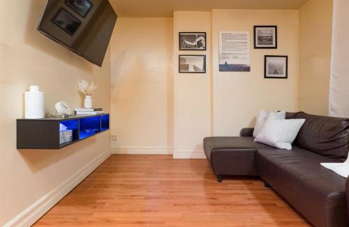 Theatre District Apartamento | 1BR in the Heart of Downtown Boston Famous Nightlife Theater District with Bed Full of Promises TD Garden Common Park MBTA