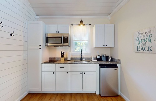 Lower Township Casa | 1BR King Bed Sofa Bed Sleeps 4 POOL - 1
