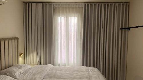 Al Ulaya Apartamento | 1BR, Living Room, Olaya