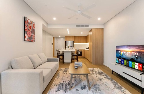 West End Apartamento | 1BR Luxury apt at prime location w/ carpark