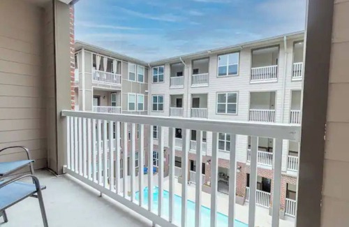 South Nashville Apartamento | 1BR Near Downtown+Parking+Pool+Corporate+Business+Nomad+NICE+Quiet