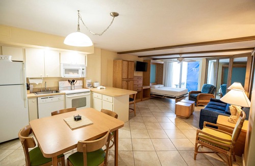 Daytona Beach Shores Condominio | 1BR Oceanfront Condo w/Balcony & Kitchen
