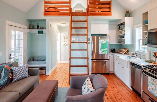Nelscott Casa | 1BR Olivia Beach hot tub, pool, fire pit, dogs