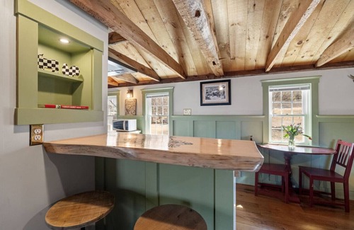 Gilmanton Apartamento | 1BR on Lovely Farm w/ Mtn View!