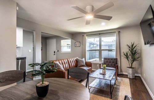 Neartown Apartamento | 1BR, Private Bath Free Parking , Fast WiFi