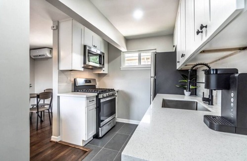 Neartown Apartamento | 1BR, Private Bath Free Parking , Fast WiFi