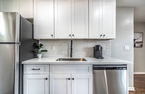 Neartown Apartamento | 1BR, Private Bath Free Parking , Fast WiFi