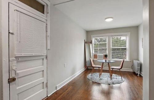 Ravenswood Manor Apartamento | 1BR Serene and Cozy Chicago Apartment - Manor 2