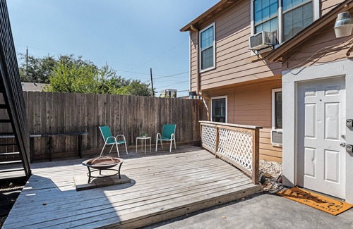 Neartown Apartamento | 1BR The Pawns Suite! Montrose Finds & Brews