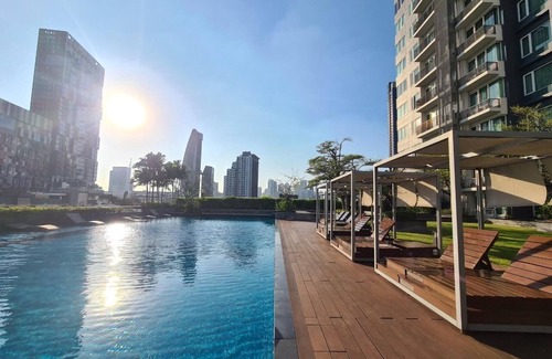 Khlong Tan Condominio | 1BR top-rated condo @ThonglorBTS w amazing pool & gym