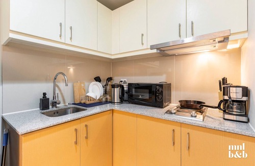 Bonifacio Global City Condominio | 1BR Unit in Uptown Parksuites Tower 2 BGC w/ Netflix, HBO Go & Disney+