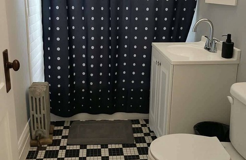 Chicago Apartamento | 1BR Vibrant & Inviting Apt in Chicago