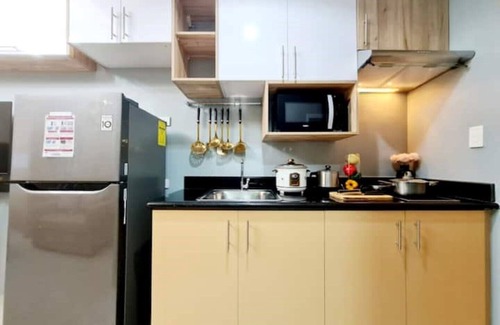 Bagong Lipunan Ng Crame Condominio | 1BR w/balcony nr SM North| Parking | WIFI |Netflix