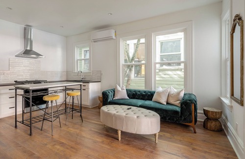 Uptown Apartamento | 1BR Walk to Coffee, Brews & NW 23rd Shops