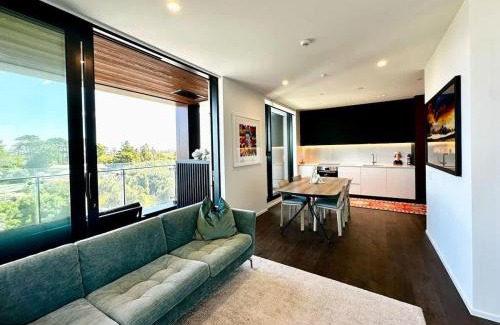 Hobsonville Apartamento | 1BR with Balcony Close to Ferry by Zodiak Stays