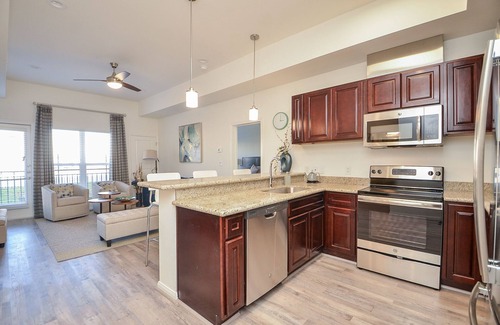 Katy Condominio | 1C| *Holiday Special* Cozy home in a Lifestyle Center| Home Away from Home|