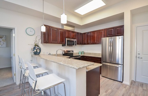 Katy Condominio | 1C| *Holiday Special* Cozy home in a Lifestyle Center| Home Away from Home|