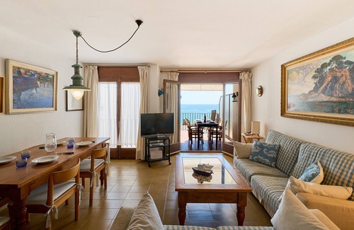 Llafranc Apartamento | 1CYP01 - Duplex for 7 people n the seafront of Llafranc beach