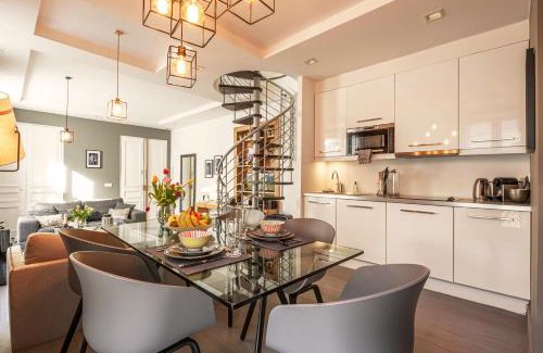 8th Arrondissement Apartamento | 1min Walk From Champs Elysées - Avenue Montaigne - AC - Self-Checkin - Working Desk