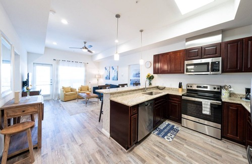 Katy Condominio | 1N| Cozy Urban Living in Lifestyle Center| Charm in KAT