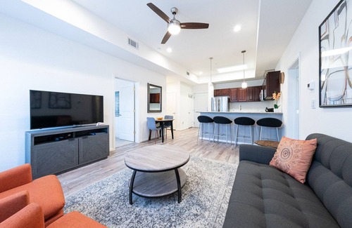 Katy Condominio | 1O | Charm in Katy Asian Town & Marketplace