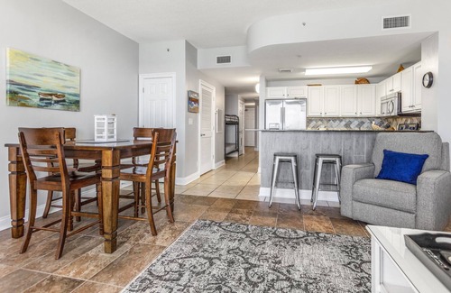 Panama City Beach Condominio | 1PM Check In temprano !!! Sillas de playa incluidas - ¡Camina hasta Pier Park!