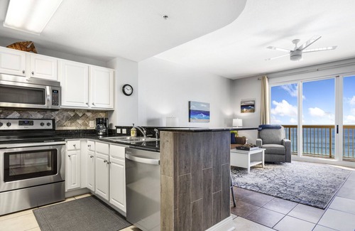 Panama City Beach Condominio | 1PM Check In temprano !!! Sillas de playa incluidas - ¡Camina hasta Pier Park!
