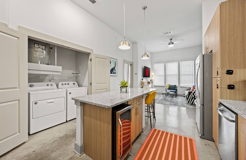 Fort Worth Apartamento | 1st Floor Apt- 2min to TCU + King Bed + Pool + Gym + Parking
