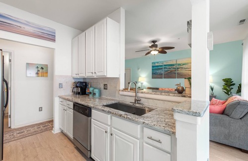 Lewes Condominio | 1st floor Coastal Oasis w Pool, Beach Chairs, & Linens near Lewes & Restaurants